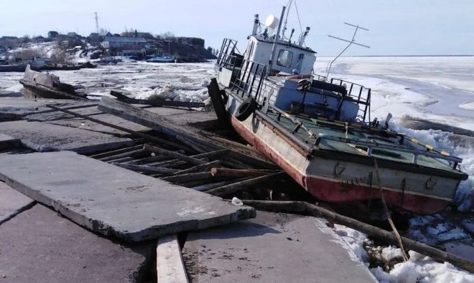 Ледоход в семи километрах от Казым-Мыса. На Оби подвижки