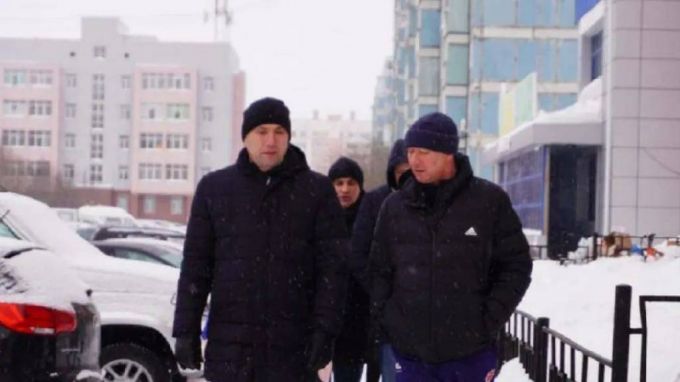 Власти Нового Уренгоя пообещали контролировать ситуацию с вывозом снега