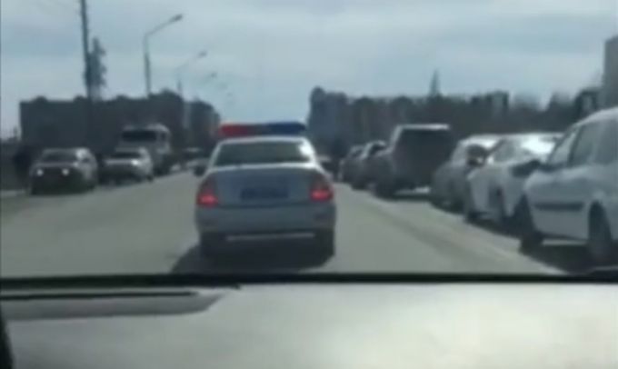 Полицейские помогли роженице добраться до роддома. Теперь ждут встречи с младенцем