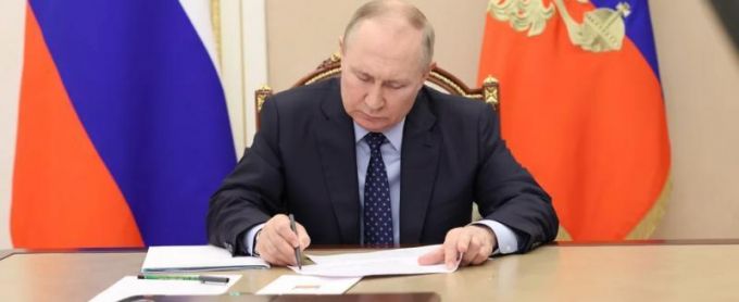 Владимир Путин наградил учителей из Ноябрьска