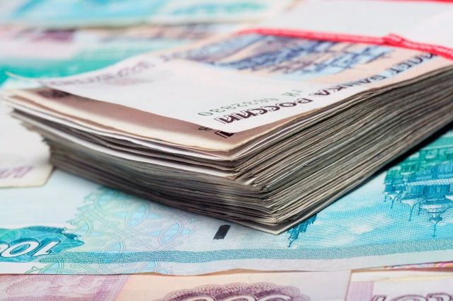 В Новом Уренгое парень взял забытую мужчиной на капоте куртку