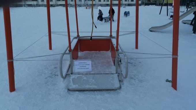 «Вы ждете смерти?» Жители Надыма просят убрать «адские качели» из дворов