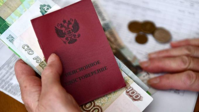 Всем включено: новогодние выплаты пенсионерам хотят сделать ежегодными
