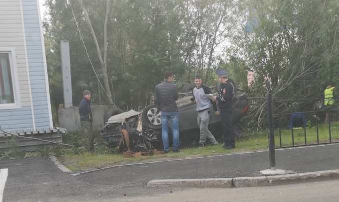 На Ямале водитель иномарки перевернул автомобиль и сбежал с места ДТП