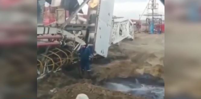 На одном из месторождений Ямала рухнула буровая установка 
