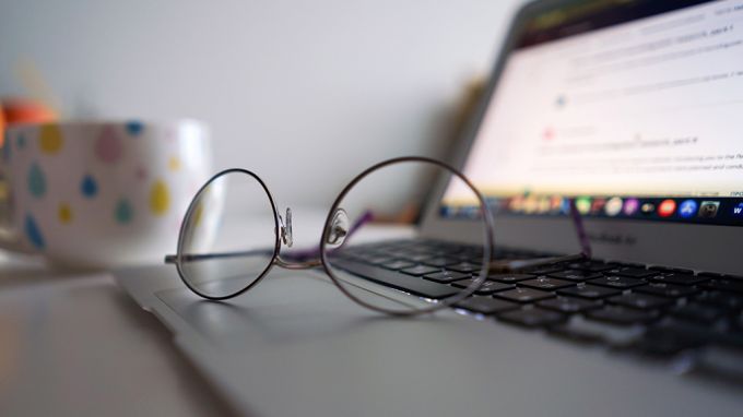 Минтруд объяснил порядок оплаты нерабочих дней в России в мае