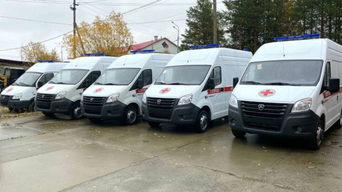 Автопарк Тарко-Салинской больницы пополнился новыми машинами скорой помощи