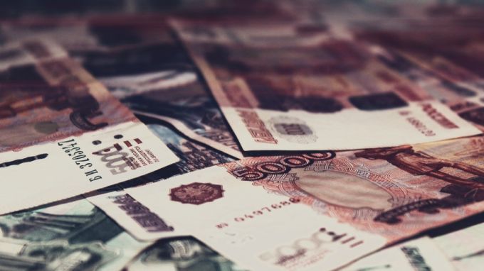 Салехардского алиментщика заставили вспомнить про родительский долг в 700 тысяч рублей