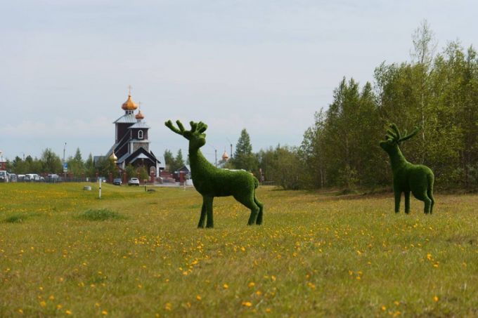 В Новом Уренгое уберут фигуры оленей, которых оседлали жители. «Сказке конец»
