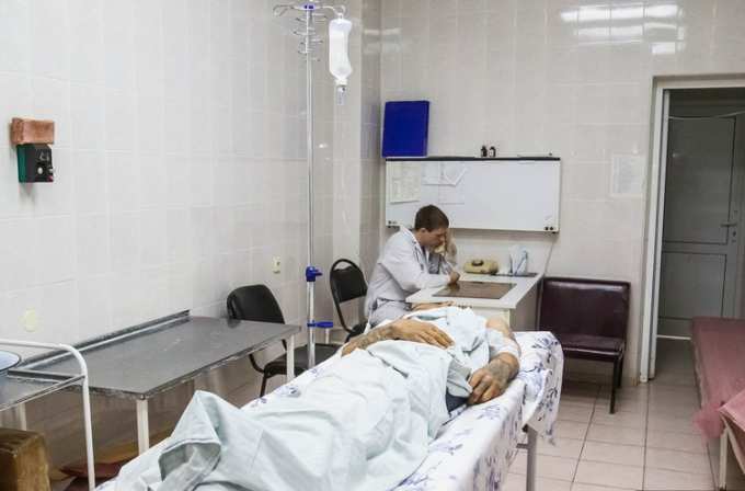 Тюменский зэк полтора года держал ямальца в больнице УФСИН, обещая свободу