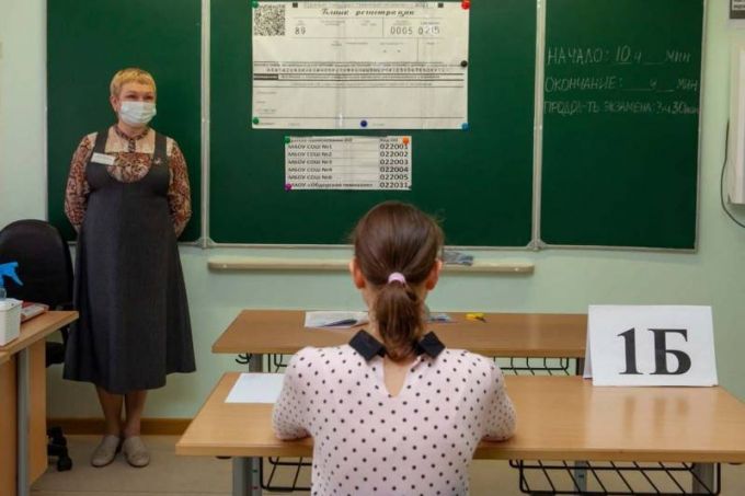 Выпускники школ ЯНАО сдали экзамены по химии, географии и литературе