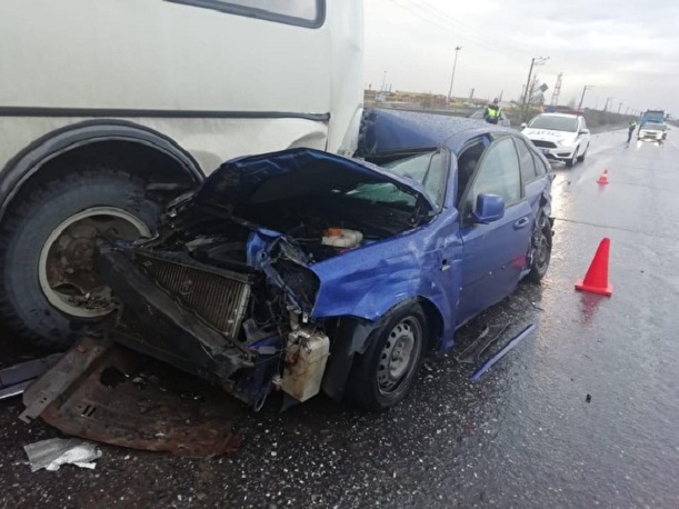 Три человека получили травмы в аварии с автобусом ПАЗ в Новом Уренгое