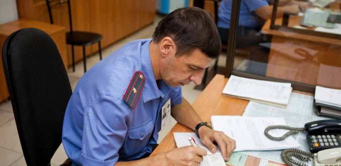 В Надыме пьяного дебошира, порвавшего форму полицейскому, призовут к ответственности