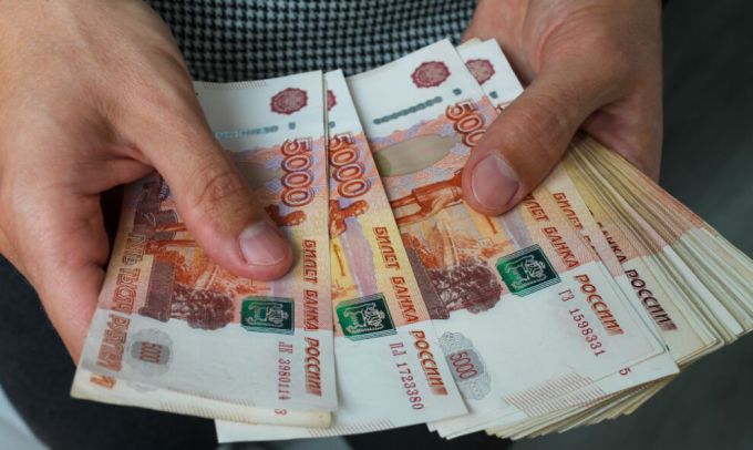 В Новом Уренгое работодатель задолжал охранникам около миллиона рублей