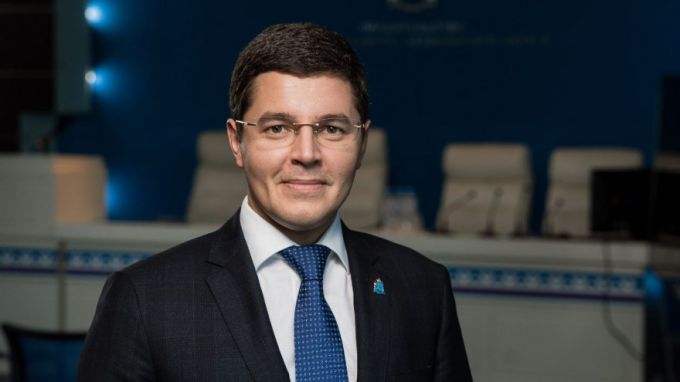 Дмитрий Артюхов поздравляет ямальцев с Днём работников дорожного хозяйства
