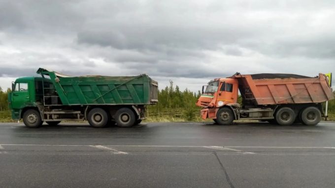 На автодороге Лабытнанги — Харп столкнулись два КАМАЗа
