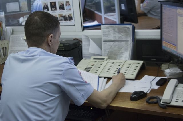 Жительница Тазовского от страха закрылась от гостя в комнате