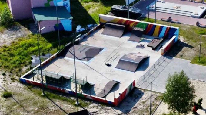 В Уренгое открылся обновленный скейт-парк