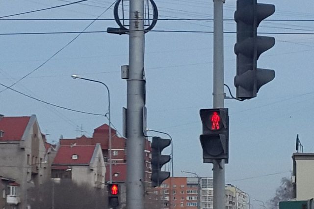 В Новом Уренгое угонщик автомобиля перевернулся и упал в кювет