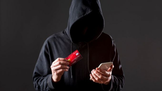 Двое жителей Ноябрьска потеряли более миллиона рублей из-за мошенников