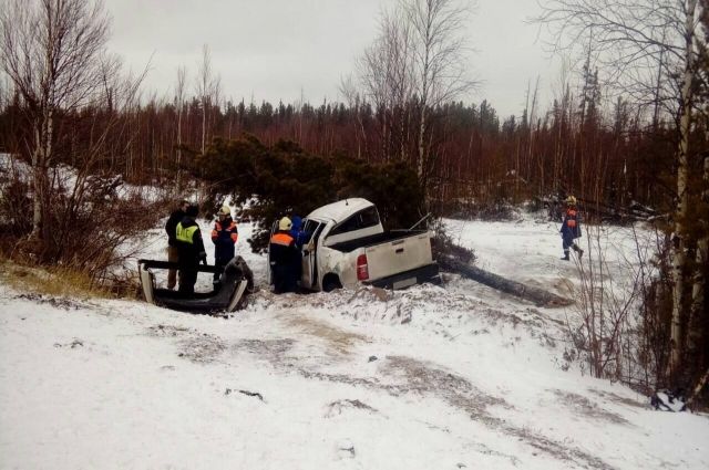 В районе Ноябрьске Toyota улетела в кювет, два пассажира госпитализированы