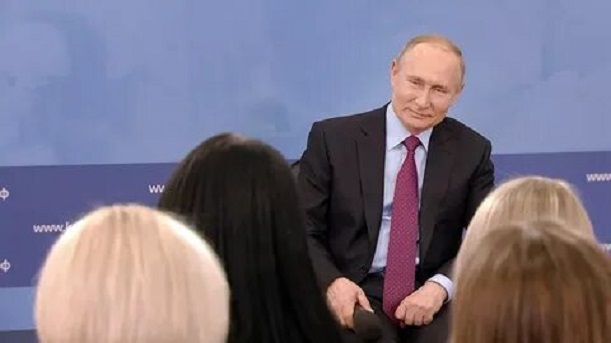 Путин: поправки в Конституцию продиктованы жизнью, а не желанием остаться у власти