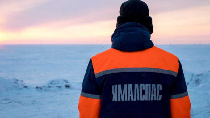 В Ноябрьске в закрытом гараже спасатели нашли тело мужчины