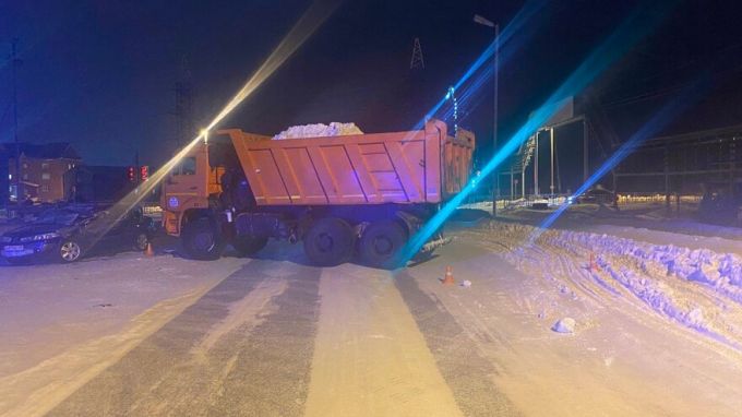 В Губкинском водитель легковушки пострадал в ДТП с грузовиком