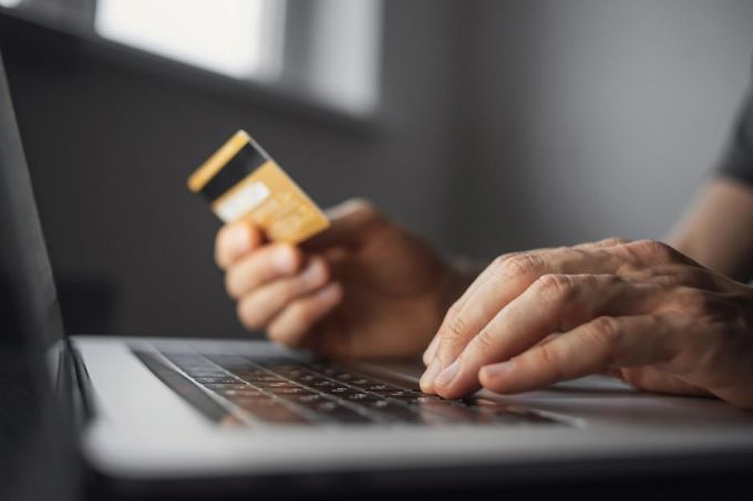 Международные платежные системы Visa и Mastercard объявили о приостановке работы в России