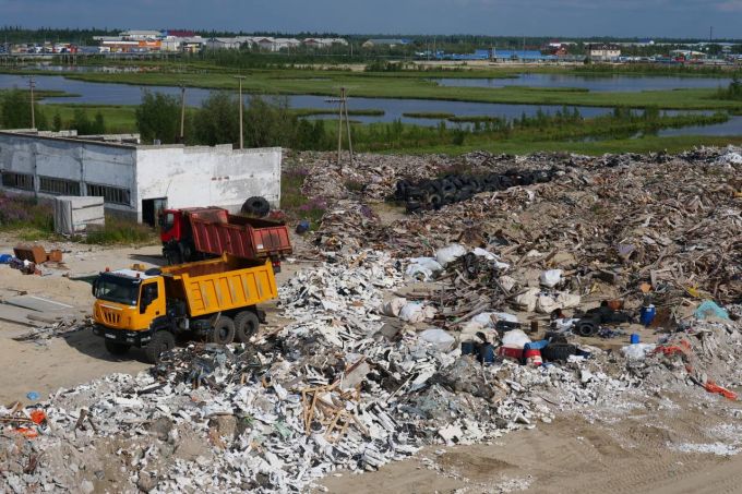 В Коротчаево после жалоб ямальцев ликвидируют огромную стихийную свалку