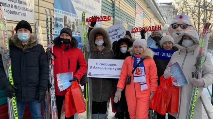 Лыжи вместо сигарет: ямальцам, бросившим курить, вручили полезный подарок