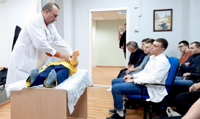 На Ямале молодежь обучают навыкам первой помощи по программе «Знание спасает жизни»