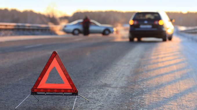Ямальские водители сбили двух пешеходов: пенсионерку доставили в больницу