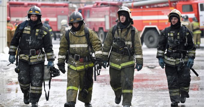 В Ноябрьске огнеборцы тушили жилой дом