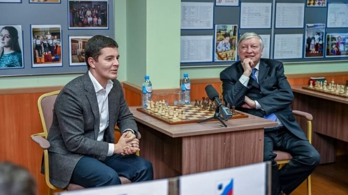 Легендарный гроссмейстер Анатолий Карпов гостит в Салехарде