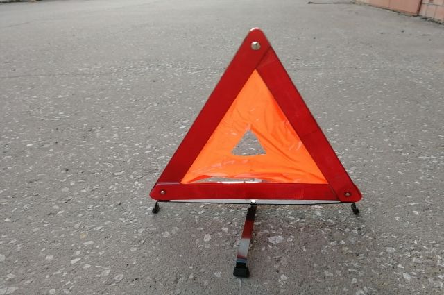 В результате ДТП на трассе Сургут-Салехард разлилось топливо