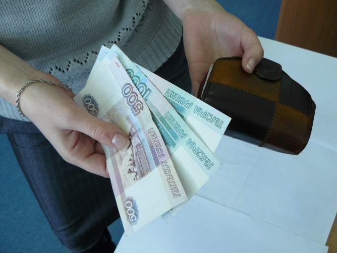 Зарплата учителей снизилась в 52 регионах России