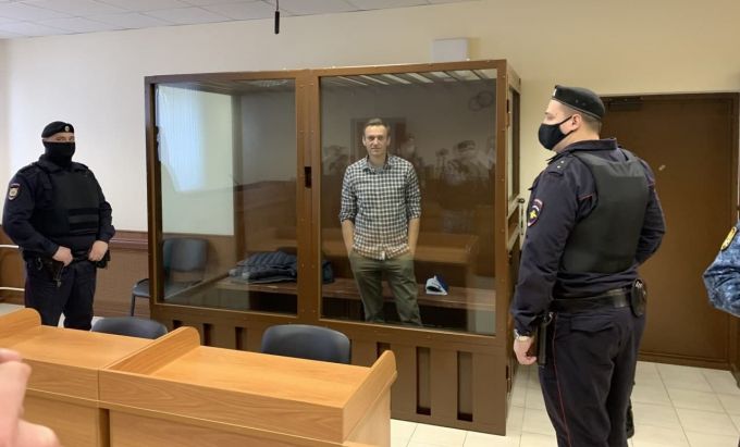 Свыше тысячи российских врачей подписали письмо с требованием оказать помощь Навальному