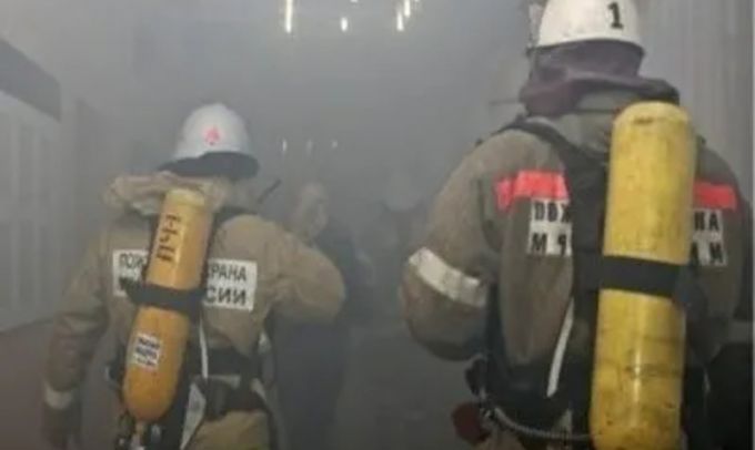 В Новом Уренгое сгорели два гаража с машинами