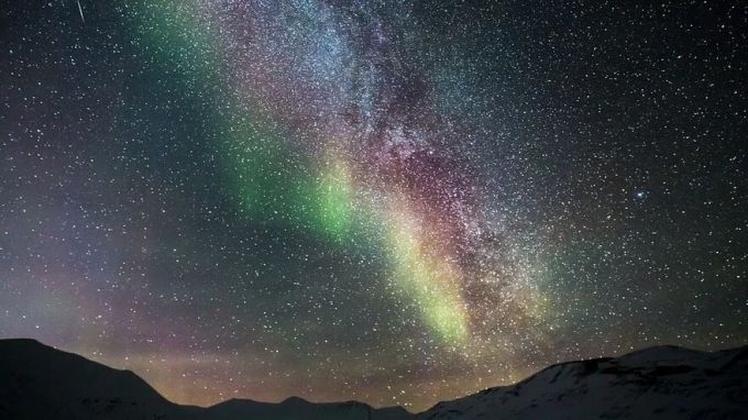 1 апреля на Ямале можно увидеть уникальное природное явление - дневное северное сияние