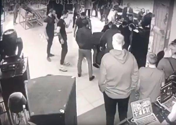 В кафе Ноябрьска произошла драка со стрельбой