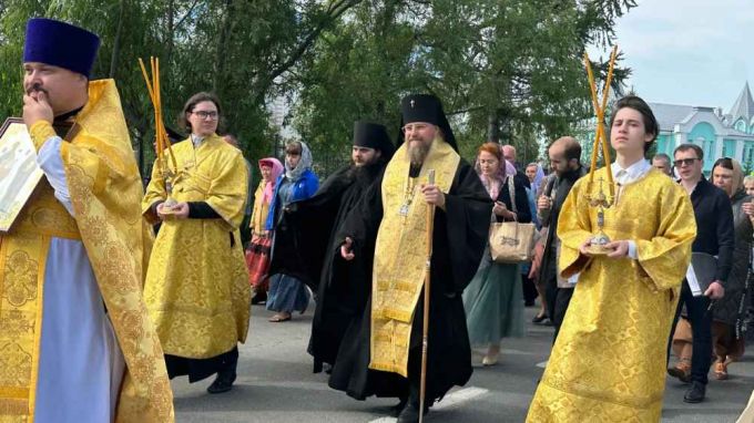 На Ямале православные отметили крестным ходом день святых апостолов Петра и Павла