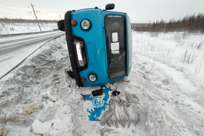Водитель перевернувшегося под Лабытнанги УАЗа поблагодарил спасших его