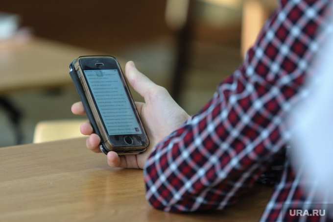 На Ямале хотят ограничить доступ детей к смартфонам