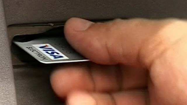 В Новом Уренгое мужчина украл у знакомой банковскую карту