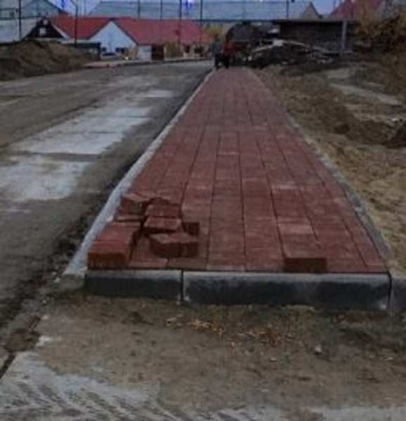 Жителей Тазовского шокируют новые тротуары