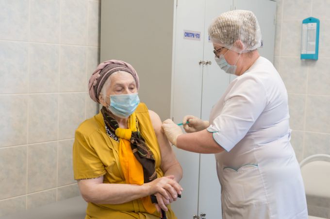 На Ямале 2500 пожилых людей привились от гриппа