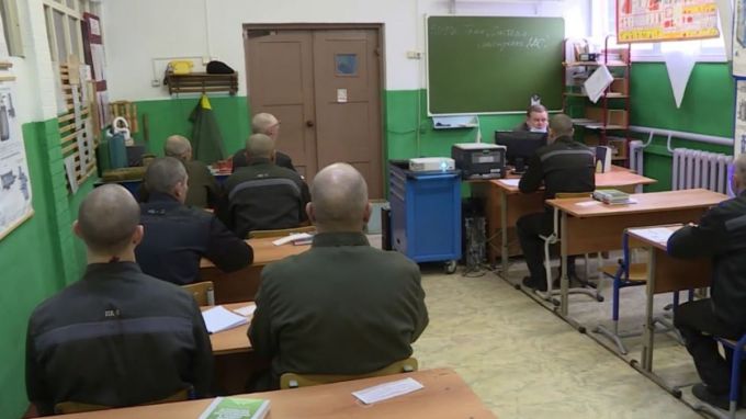От звонка до звонка. Учебный год за колючей проволокой в Харпе