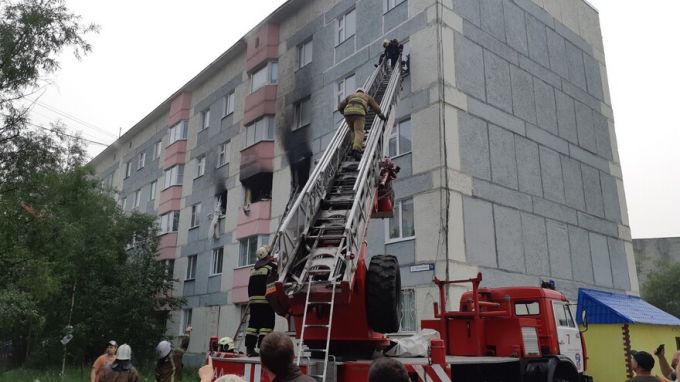 Прокуратура начала проверку после взрыва газа в жилом доме Нового Уренгоя