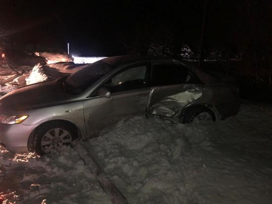 Два человека попали в больницу из-за аварии на трассе в ЯНАО.